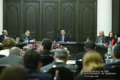 Armenian PM highlights participation of political forces in works of anti-corruption council 