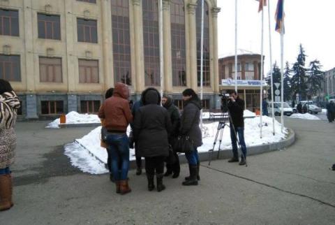 Ավետիսյանների հարազատները Գյումրու հրապարակում հայտարարեցին դատական նիստին մասնակցելու որոշման մասին