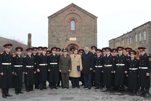 Օշականում Մայրենիի տոնի մասնակիցները ծաղիկներ են դրել Մեսրոպ Մաշտոցի շիրմաքարին