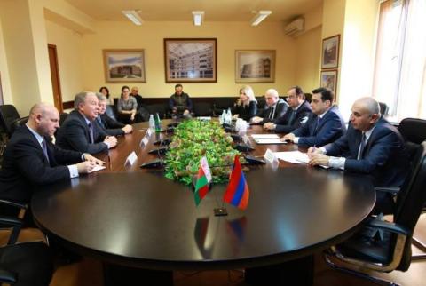 Արմեն Մուրադյանն իր բելառուս գործընկերոջ հետ քննարկել է դեղերի շրջանառությանն առնչվող հարցեր 