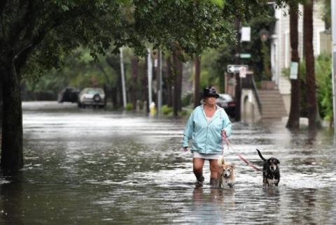 5 dead, thousands flee as historic floods swamp South of U.S