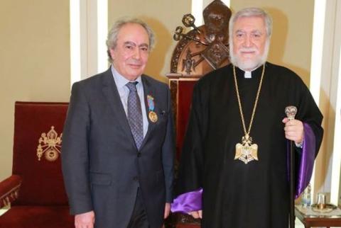 Aram I awards genocide scholar Mihran Dabag with “Saint Mesrop Mashtots” Order