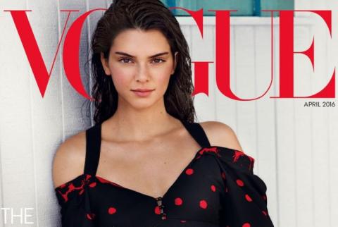Сестра Ким Кардашьян снялась в купальнике для спецвыпуска Vogue