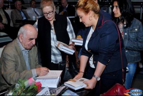 Արտավազդ Փելեշյանի մասին գրված հոդվածներն ամփոփվել են «Դրոշմման ժամանակը» երկհատորյակում