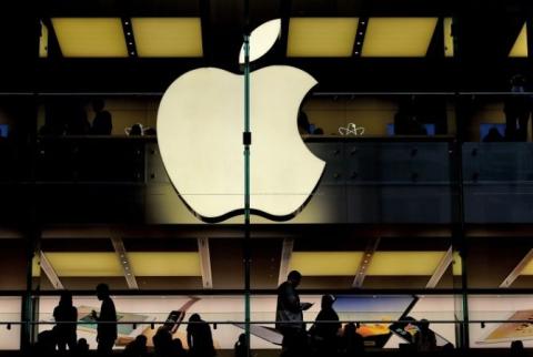 Warren Buffett's Berkshire takes $1 billion bite of Apple