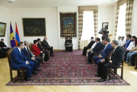 Գարեգին Բ Կաթողիկոսն ընդունել է ՀՀ Պետական կառավարման ակադեմիայի դասախոսներին և ուսանողներին