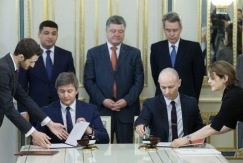 US, Ukraine sign $1-bln guaranteed loan agreement