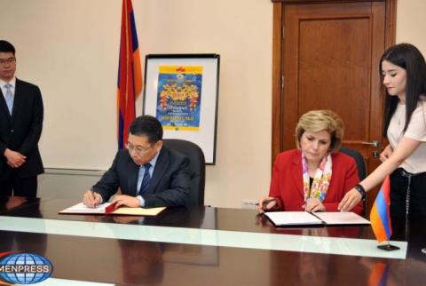 التوقيع على وثيقة تعاون ثقافي بين أرمينيا و الصين-صور-