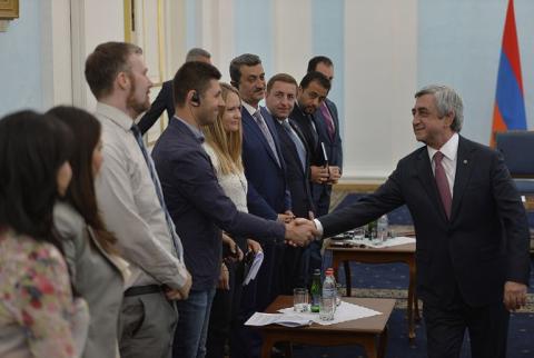 President meets EYF Council members in Yerevan
