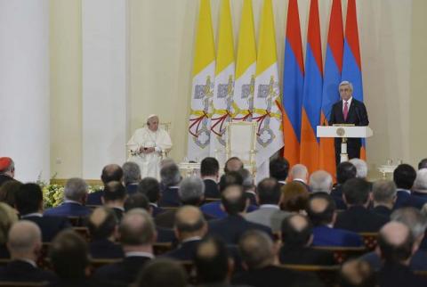 Armenia's Sargsyan speaks in a meeting of Pope with Armenian authorities, public and diplomatic corps