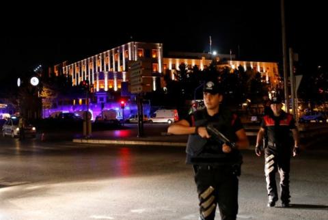 В Турции в розыске находятся более тысячи военных