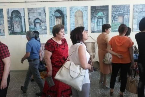 Սեւան քաղաքում բացվեց «100 դուռ» լուսանկարչական աշխատանքների ցուցահանդեսը