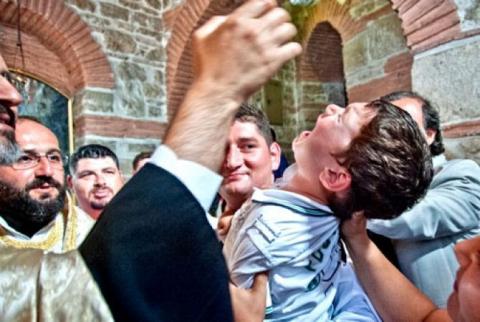 Mass baptism of Dersim Armenians takes place in Istanbul’s St. Stephen Church 