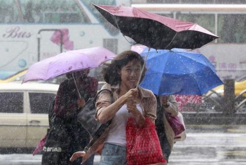 Typhoon Mindulle disrupts flights and trains in Japan