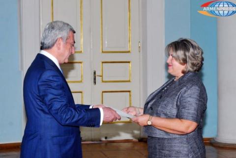 Newly appointed Ambassador of Greece to Armenia presents credentials to President Sargsyan