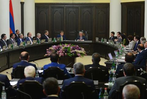 President Sargsyan holds meeting with Cabinet members 