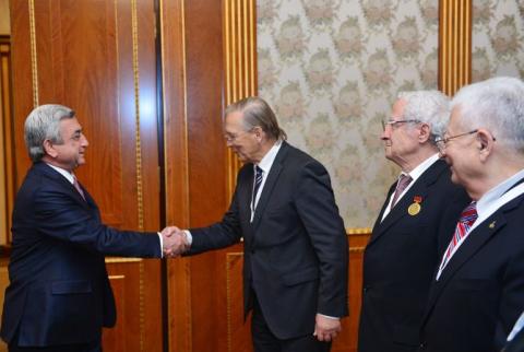 President Sargsyan receives delegation of Joint Institute for Nuclear Research