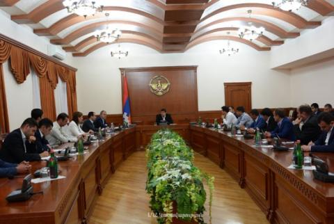 Արայիկ Հարությունյանն ընդունել է մի խումբ երիտասարդ ֆերմերների
