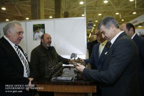 Վարչապետը ծանոթացել է «ՋՈՒՆՎԵՔՍ Երևան շոու-2016» ոսկերչական միջազգային ցուցահանդեսին ներկայացված աշխատանքներին