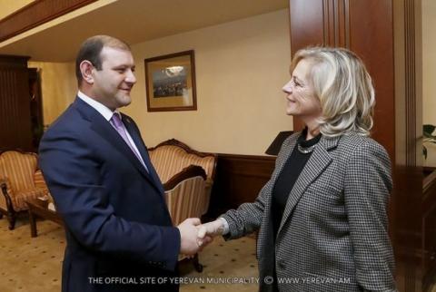 Տարոն Մարգարյանը հանդիպել է Նիսի քաղաքապետի տեղակալ  Ագնես Ռամպալի հետ