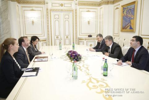 PM Karapetyan, US Ambassador discuss cooperation in anti-corruption sector