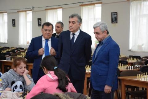 В  Академии шахмат и Доме  шахмат президент Серж Саргсян наблюдал за ходом партий