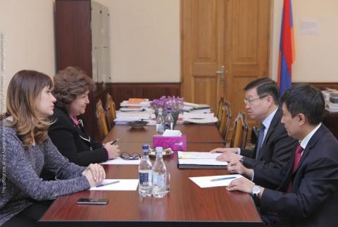 Вице-спикер НС Армении Э.Нагдалян встретилась с послом Казахстана