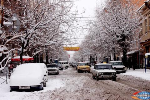 Snowfalls prompt shutdown of several urban and rural roads, highways across Armenia