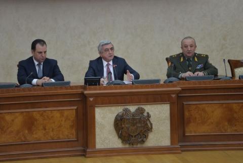President Sargsyan meets participants of operative meeting of leadership of Armenian Armed Forces