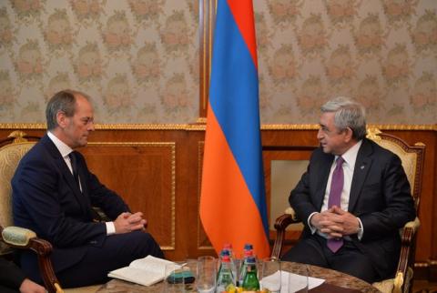 President Sargsyan receives Philip Morris International Management SA delegation