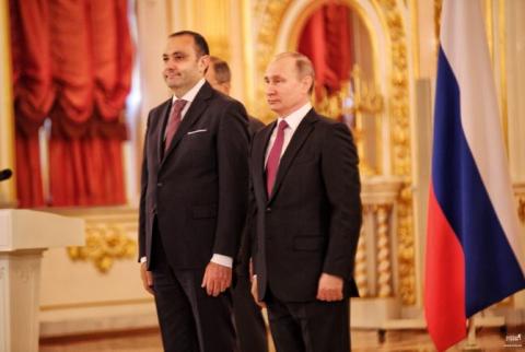 Ambassador Toghanyan delivers credentials to Russian President Putin