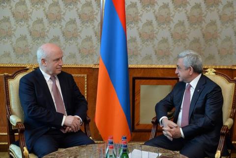 President Sargsyan holds meeting with CIS observer mission delegation 