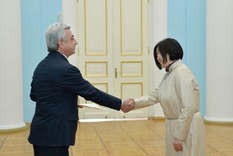 Mongolia’s Ambassador to Armenia presents credentials to President Sargsyan