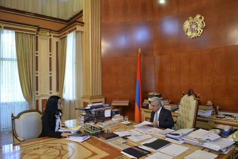 Serzh Sargsyan thanks Arpine Hovhannisyan for her activities as Justice Minister