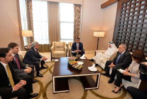 Serzh Sargsyan meets with Executive Director of ‘Qatar Airways’ in Doha