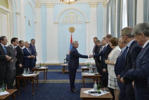 Նախագահ Սարգսյանը բարձր է գնահատել ԱՄՀ-ի և Համաշխարհային բանկի հետ Հայաստանի համագործակցությունը