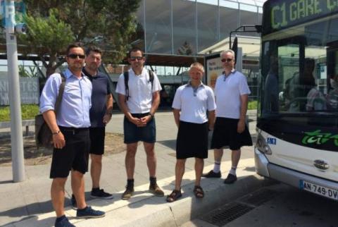 Во Франции водители трамваев надели на работу юбки после запрета на шорты