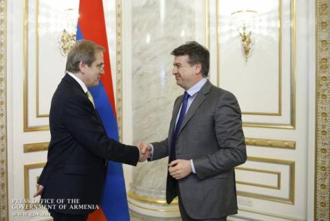 Armenian Prime Minister holds meeting with Eurasian Development Bank executive 