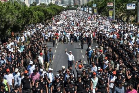 В митинге оппозиции в Турции приняли участие около 1.6 млн людей