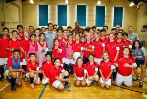 Henrikh Mkhitaryan visits Armenian Homenetmen LA, meets youth and NBA star Carmelo Anthony 
