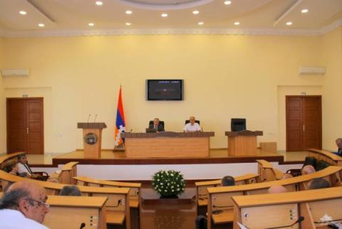 Արցախի խորհրդարանն արտահերթ նստաշրջան է հրավիրել