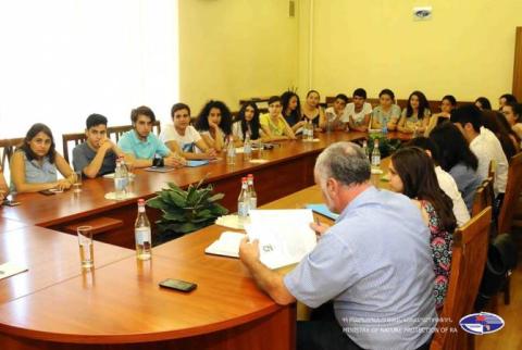 Արծվիկ Մինասյանը հանդիպել  է «Ամառային դպրոց» ծրագրի մասնակիցների հետ