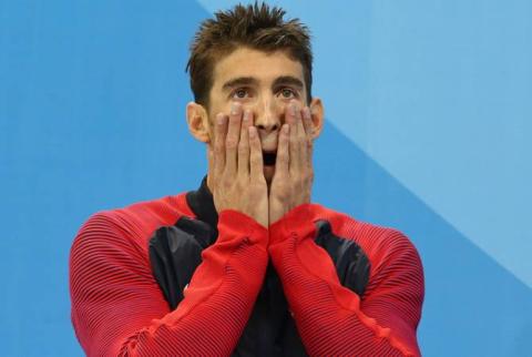 Michael Phelps loses 'race' to Great White shark