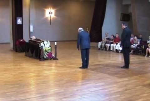 President Sargsyan attends final farewell ceremony of writer Perch Zeytuntsyan