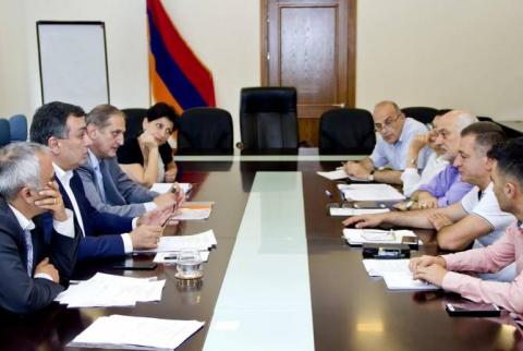 Նախարարը գոհ է Թ. Ալթունյանի անվան երգի-պարի պետական անսամբլի կիսամյակային հաշվետվությունից