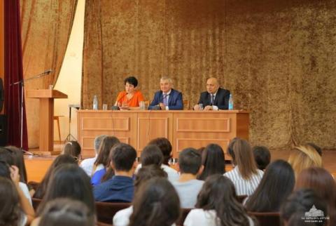 Председатель НС Арцаха Ашот Гулян провел в АГУ «Урок независимости»
