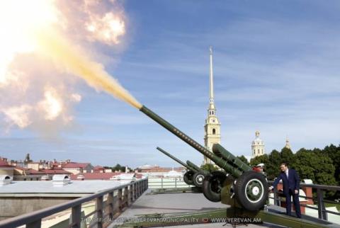 Yerevan Mayor honored with right to fire symbolic noon-salvo in Peter and Paul Fortress, St. Petersburg 