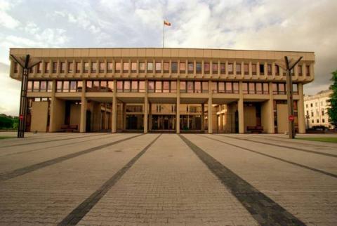Lithuanian parliament demands probe into Azerbaijani money-laundering scheme