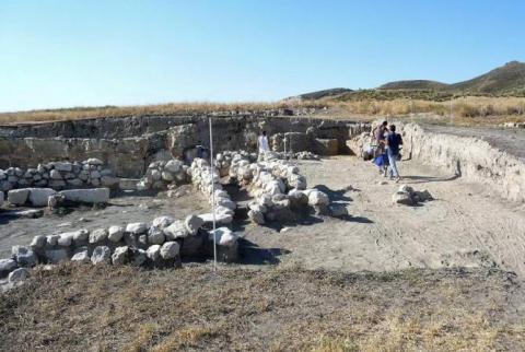 Archaeologists discover gold relics in Tigranakert excavations, Artsakh 