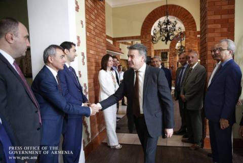 PM Karapetyan, IT executives discuss development prospects 